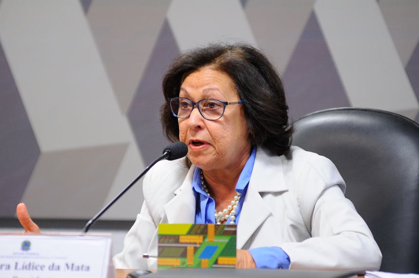 Senadora Lídice da Mata (PSB-BA), autora da PEC 24/2017, que torna o Fundeb permanente na Constituição, tirando-o das disposições transitórias