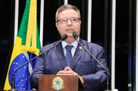 Anastasia aponta excelência de escola de administração pública de Minas Gerais
