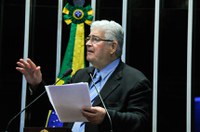Roberto Requião condena privatização da Eletrobras e aponta riscos para o país