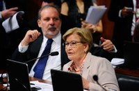 CCJ aprova projeto que torna crime induzir jovens à automutilação