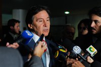 Eunício diz que aguarda notificação do STF sobre decisão de afastar Aécio Neves