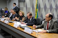 Governadores reclamam de perdas com a falta de regulamentação da Lei Kandir