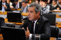 Jorge Viana cobra posição da CCJ sobre punição a Aécio Neves 