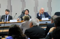 Maus-Tratos a crianças provocam dano cerebral permanente, alerta ministro em CPI