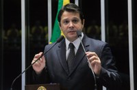 Reguffe critica uso de dinheiro público em fundo partidário