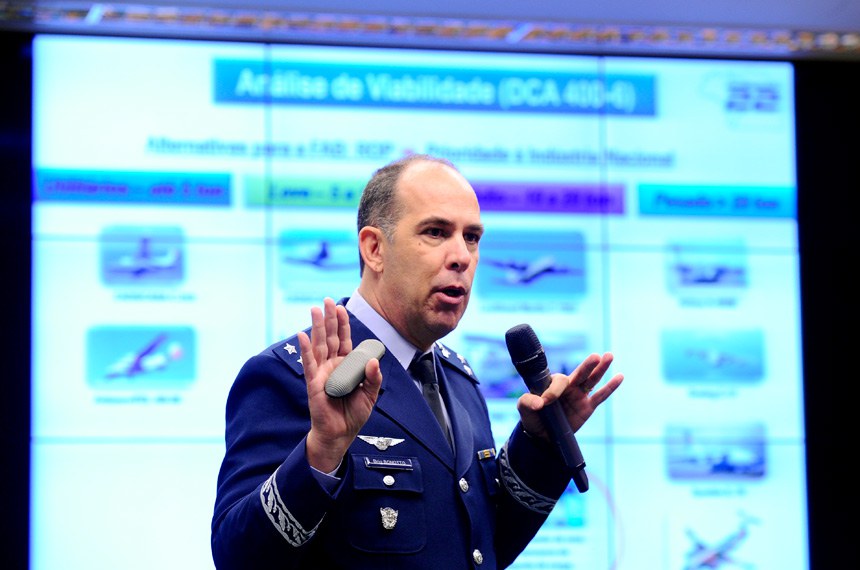 O brigadeiro-do-ar  Márcio Bruno Bonotto, presidente da Comissão Coordenadora do Programa Aeronave de Combate da Aeronáutica, participou de audiência da CMO