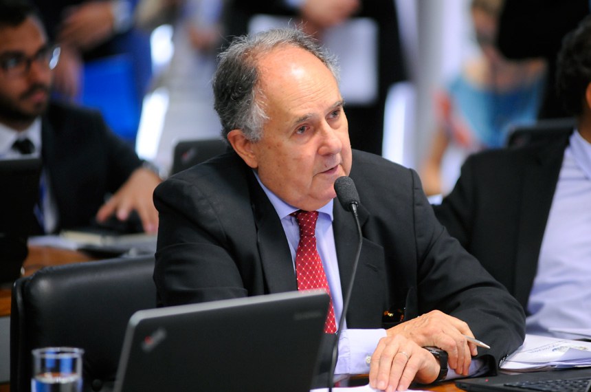 O senador Cristovam Buarque é o presidente do grupo parlamentar Brasil-Azerbaijão