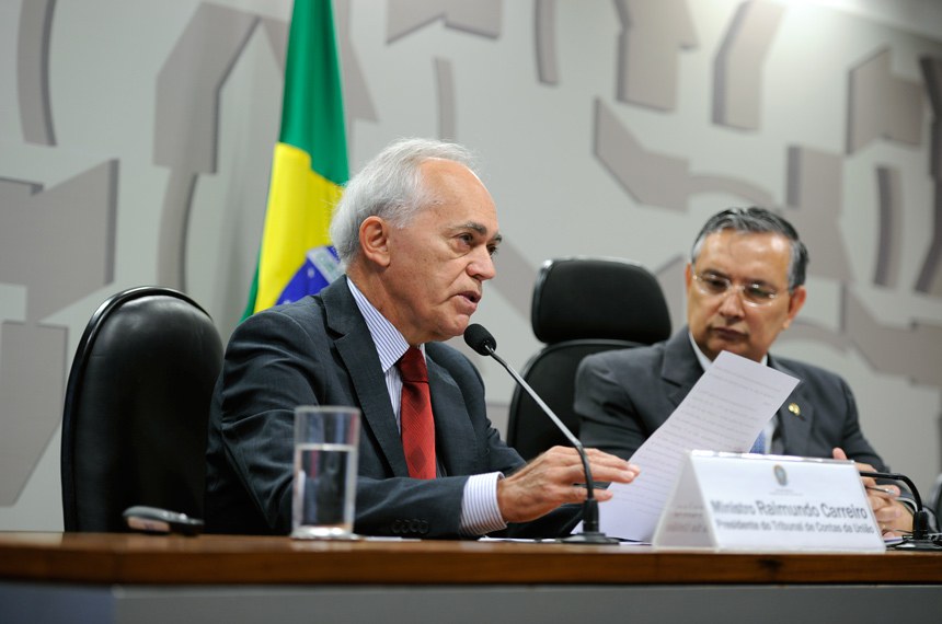 Presidente do Tribunal de Contas da União (TCU), ministro Raimundo Carreiro, e o senador Eduardo Amorim (PSDB-SE), na reunião da Comissão de Assuntos Sociais (CAS)