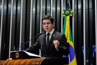 Randolfe Rodrigues relata fraude na  Estrada de Ferro do Amapá