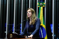 Vanessa Grazziotin chama a atenção para a desigualdade de renda no Brasil