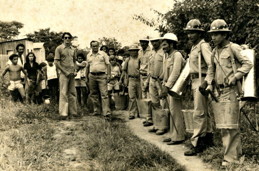 Servidores da extinta Superintendência de Campanhas de Saúde Pública (Sucam), também conhecidos como "soldados da malária" em ação no no Acre