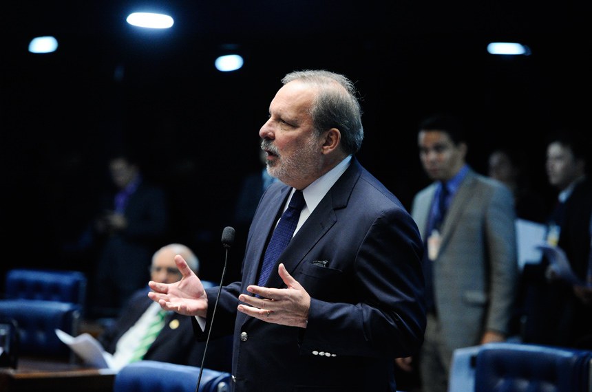 O senador Armando Monteiro elogiou Eunício Oliveira por dar uma resposta rápida ao trabalho do grupo que analisou reformas microeconômicas na CAE e disse que as propostas são uma contribuição efetiva