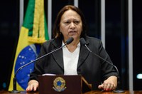 Fátima: adiar reforma da Previdência foi 'primeira derrota do governo ilegítimo'