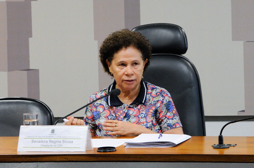 A senadora Regina Sousa, presidente da Comissão de Direitos Humanos e Legislação Participativa, foi a relatora do projeto que fixa a carga horária semanal dos psicólogos
