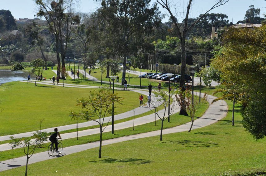 Vista de parque em Curitiba, no Paraná. Meio ambiente pode ser incluído entre os direitos sociais listados na Constituição