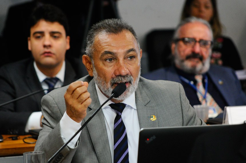 O senador Telmário Mota (PTB-RR) quer transformar em lei portaria da Anvisa sobre o uso de produtos de uso único