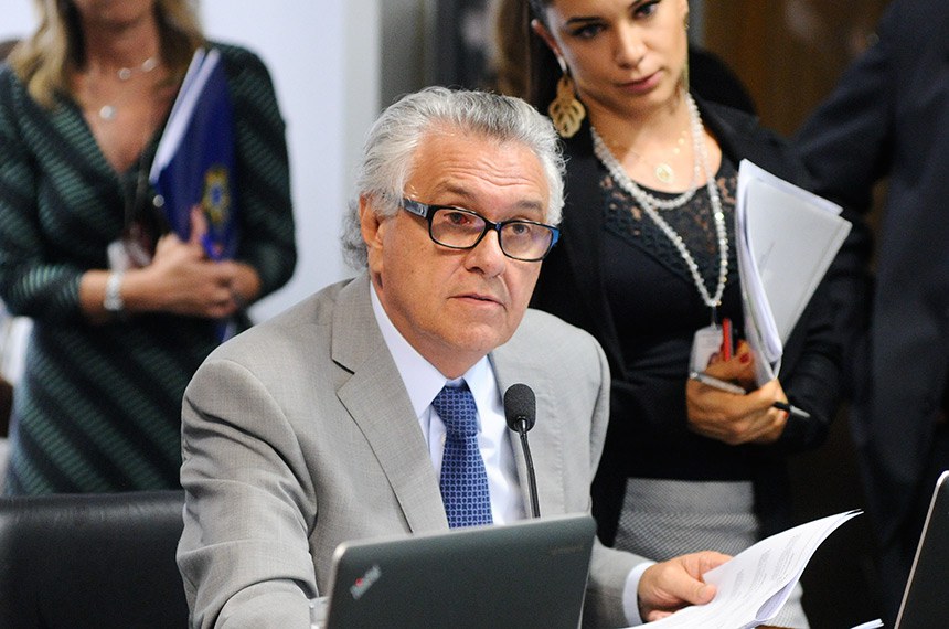 Senador Ronaldo Caiado (DEM-GO) leu o relatório favorável à criação da Universidade Federal de Jataí