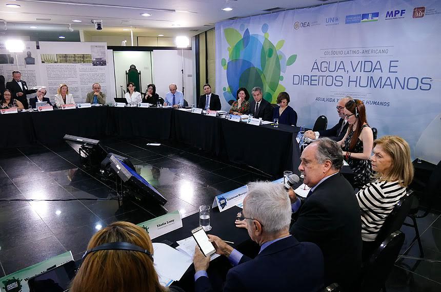 Os participantes defenderam a inclusão do acesso à água como direito humano