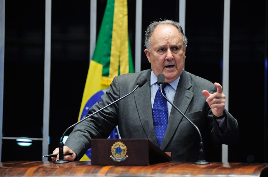 Plenário do Senado Federal durante sessão deliberativa extraordinária.   Em discurso, à tribuna, senador Cristovam Buarque (PPS-DF).  Foto: Pedro França/Agência Senado
