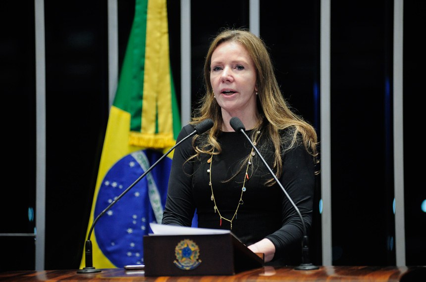 Plenário do Senado Federal durante sessão deliberativa extraordinária. Em discurso, à tribuna, senadora Vanessa Grazziotin (PCdoB-AM). Foto: Pedro França/Agência Senado
