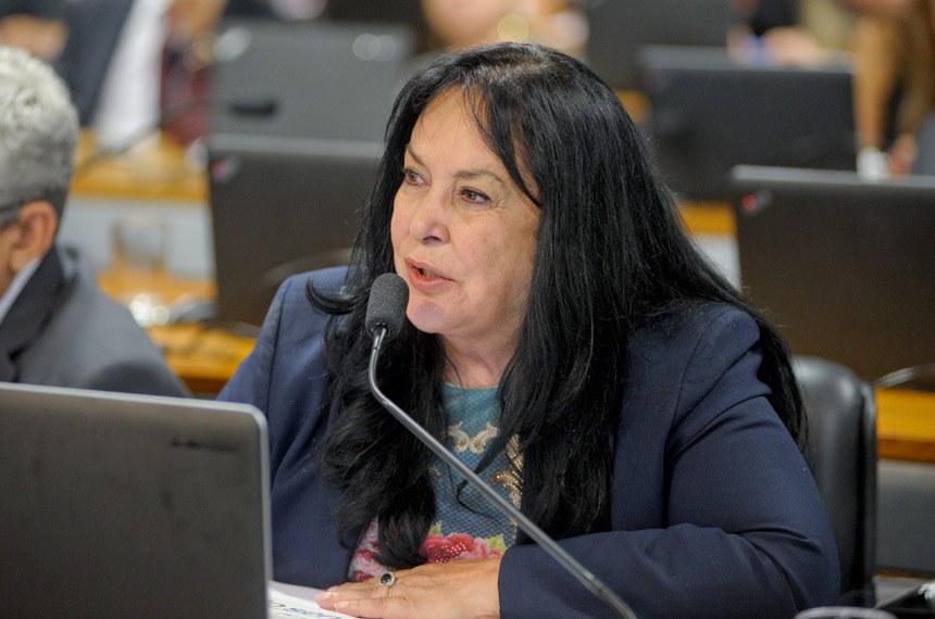 ComissÃ£o de ConstituiÃ§Ã£o, JustiÃ§a e Cidadania (CCJ) realiza reuniÃ£o com 35 itens na pauta. Entre eles, o PLS 308/2016, que fixa prazo para profissional de saÃºde notificar casos de violÃªncia domÃ©stica.  Em pronunciamento, senadora Rose de Freitas (PMDB-ES).  Foto: Pedro FranÃ§a/AgÃªncia Senado