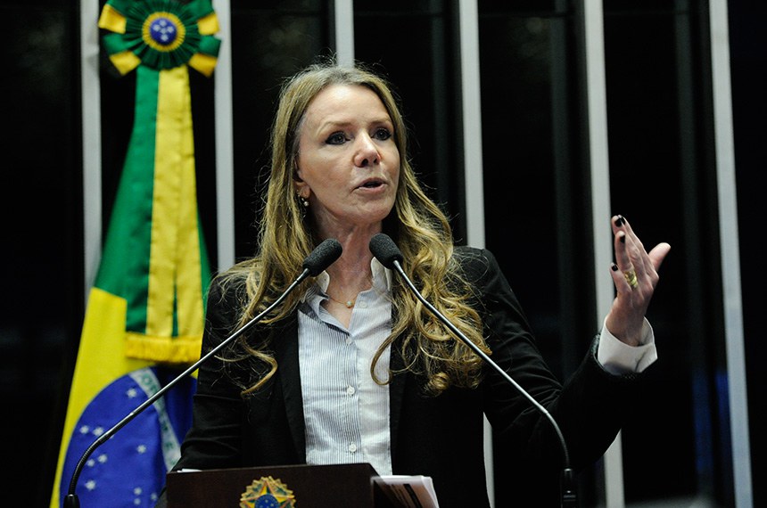 Plenário do Senado Federal durante sessão deliberativa extraordinária.   Em discurso, à tribuna, senadora Vanessa Grazziotin (PCdoB-AM).  Foto: Geraldo Magela/Agência Senado