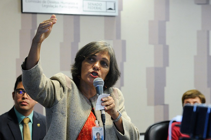  Assistente técnica da Comissão de Diretos Humanos (CDH), Tânia Andrade apresenta a sugestão legislativa do Estatuto do Trabalho