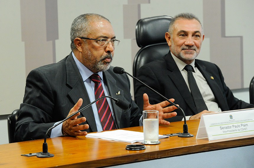 Subcomissão Temporária do Estatuto do Trabalho (CDHET) realiza audiência interativa destinada a receber contribuições das entidades que compõem o grupo de trabalho da subcomissão.  Mesa: vice-presidente da CDHET, senador Paulo Paim (PT-RS); presidente da CDHET, senador Telmário Mota (PTB-RR).  Foto: Geraldo Magela/Agência Senado
