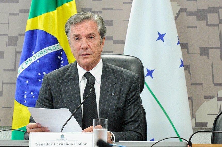 Presidente da CRE, Fernando Collor dirige a votação da revisão do acordo