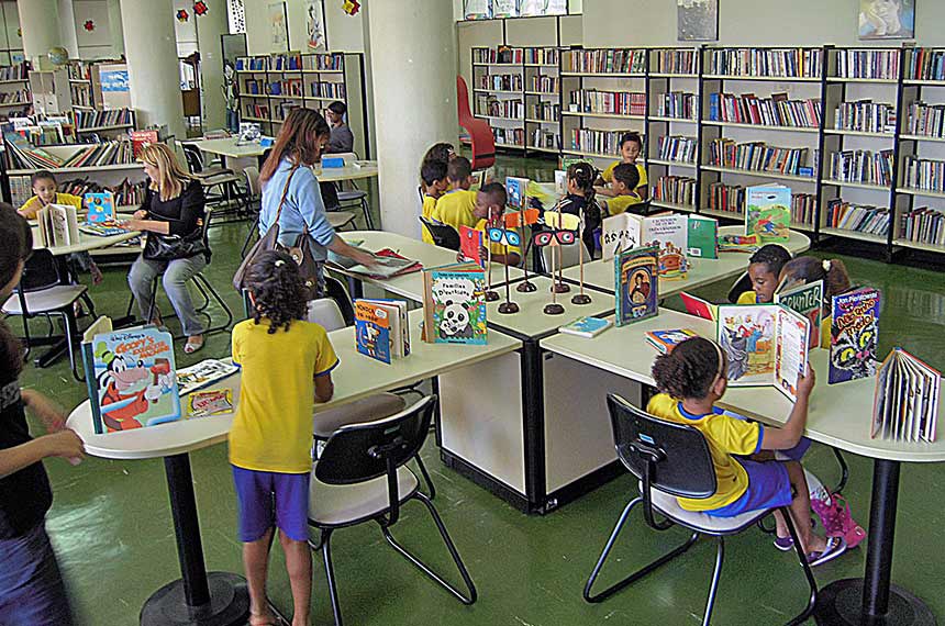 A Biblioteca PÃºblica Infantil e Juvenil de Belo Horizonte(BPIJBH), localizada na rua Carangola 288, no bairro Santo AntÃ´nio, terÃ¡ uma programaÃ§Ã£o diversificada em janeiro, com atividades em diversas Ã¡reas.  A biblioteca funciona de terÃ§a a sexta, das 8h30 Ã s 17h30, e aos sÃ¡bados, das 9h Ã s 13h.  Foto: Prefeitura de Belo Horizonte