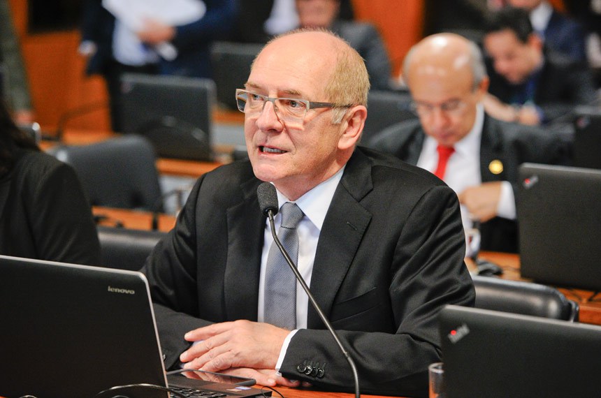 O senador Paulo Bauer é autor do PLS 127/2018, em tramitação na Comissão de Transparência, Governança, Fiscalização e Controle e Defesa do Consumidor
