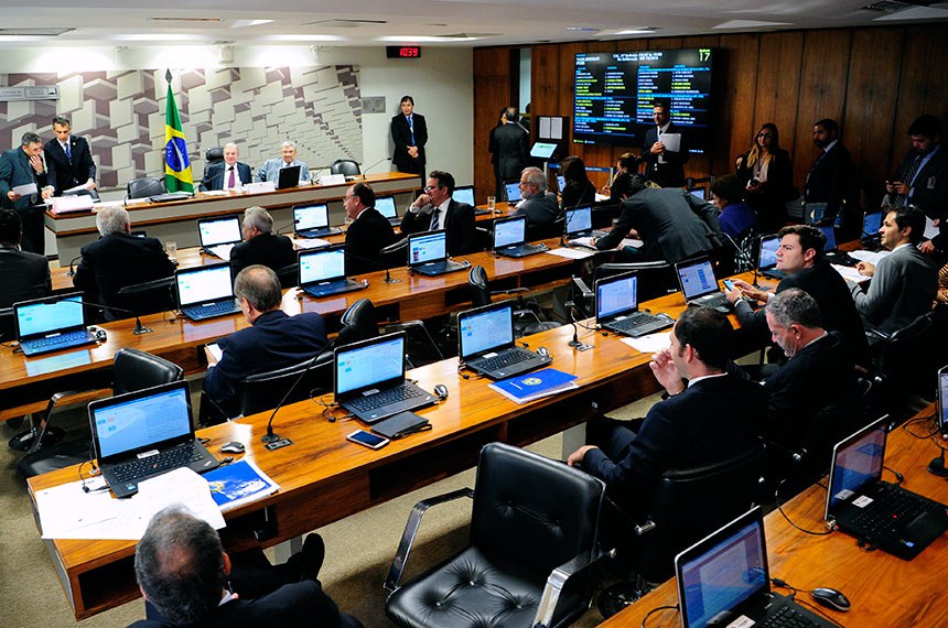 Comissão de Assuntos Econômicos (CAE) realiza reunião com 10 itens. Entre eles, o PLS 188/2010, que estabelece prazo de validade do exame da Ordem dos Advogados do Brasil (OAB).  Mesa: presidente da CAE, senador Tasso Jereissati (PSDB-CE); vice-presidente da CAE, senador Garibaldi Alves Filho (MDB-RN).  Bancada: senadora Kátia Abreu (PDT-TO); senadora Simone Tebet (MDB-MS); senador Airton Sandoval (MDB-SP); senador Ciro Nogueira (PP-PI);  senador Fernando Bezerra Coelho (MDB-PE);  senador Elmano Férrer (Pode-PI); senador Otto Alencar (PSD-BA); senador Ricardo Ferraço (PSDB-ES);  senadora Regina Sousa (PT-PI);  senadora Vanessa Grazziotin (PCdoB-AM); senador José Agripino (DEM-RN).  Foto: Pedro França/Agência Senado