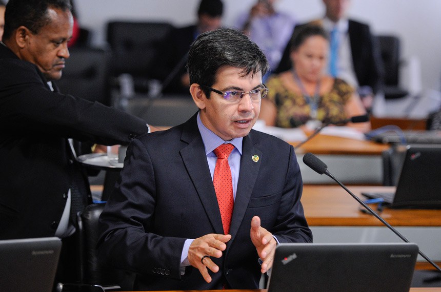 O senador Randolfe Rodrigues é autor do projeto de lei que pretende beneficiar as indústrias localizadas na Zona Franca Verde