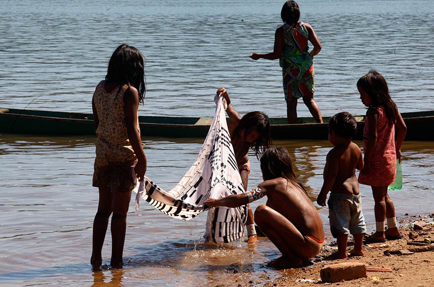 Crianças caiapós em São Félix do Xingu, no Pará: projeto busca facilitar atendimento a povos indígenas