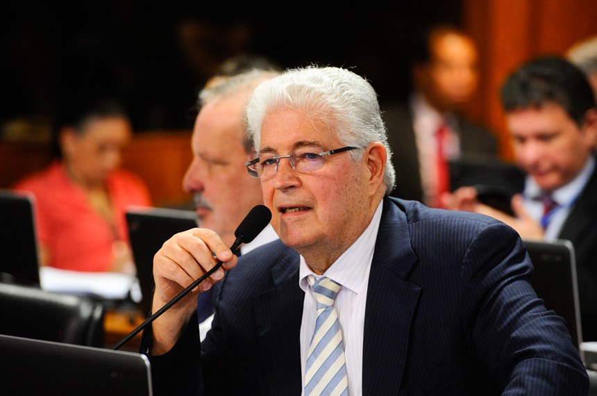 Senador Roberto Requião (MDB-PR) propõe consulta popular sobre privatizações