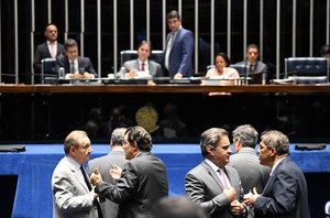 Resultado de imagem para PlenÃ¡rio decidirÃ¡ se vota neste ano pauta defendida por Bolsonaro, diz EunÃ­cio