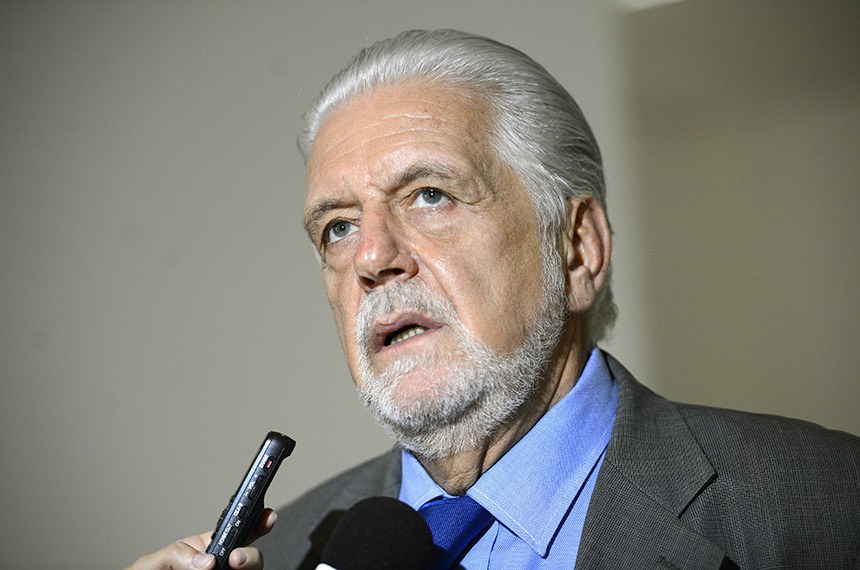 O ex-governador e ex-ministro, Jaques Wagner (PT-BA), Ã© eleito senador pelo estado da Bahia com 35,71% dos votos (4,25 milhÃµes de votos).  Jaques Wagner nasceu no Rio de Janeiro, em 1951, mas construiu sua carreira polÃ­tica na capital da Bahia, Salvador. Exerceu o cargo de deputado federal de 1990 a 1998. No primeiro governo do ex-presidente Luiz InÃ¡cio Lula da Silva, em 2003, foi nomeado ministro do Trabalho. JÃ¡ em 2005, assumiu o cargo de ministro das RelaÃ§Ãµes Institucionais.  Pela Bahia, Wagner foi eleito governador em 2006, reelegendo-se no pleito seguinte. O polÃ­tico do PT ainda assumiu o cargo de ministro da Defesa do governo Dilma Rousseff e depois o de chefe da Casa Civil, em 2014. JÃ¡ no Ãºltimo ano de governo de Dilma, em 2016, foi nomeado ministro-chefe do Gabinete Pessoal da PresidÃªncia da RepÃºblica. Os suplentes sÃ£o Adalberto Souza GalvÃ£o (PSB) e Luciana LeÃ£o Muniz (PR).  Foto: Elza FiÃºsa/AgÃªncia Brasil