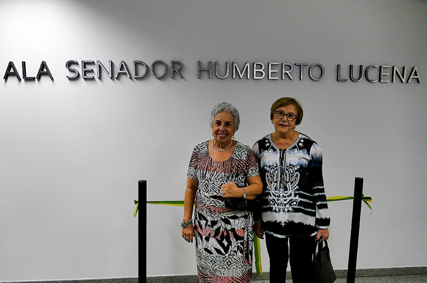 Inauguração da Ala Senador Humberto Lucena, no anexo 2 do Senado Federal.  Advogado, integrante do PMDB da Paraíba, Lucena presidiu o Senado duas vezes ao longo de 43 anos de vida parlamentar: entre 1987 e 1989 e entre 1993 e 1995. O ex-senador iniciou a vida pública em 1950, como deputado estadual na Paraíba. Cumpriu quatro mandatos consecutivos como deputado federal, até chegar ao Senado, em 1978. Três vezes eleito senador, foi o primeiro paraibano a assumir, em caráter permanente, o cargo de presidente do Senado.  Irmãs do ex-senador Humberto Lucena: Maria do Rosário Lucena e Tereza Lucena.  Foto: Roque de Sá/Agência Senado