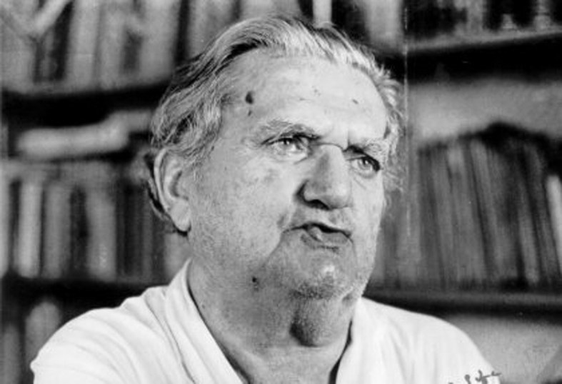 Luís da Câmara Cascudo (Natal, 30 de dezembro de 1898 — Natal, 30 de julho de 1986) foi um historiador, antropólogo, advogado e jornalista brasileiro.  Passou toda a sua vida em Natal e dedicou-se ao estudo da cultura brasileira. Foi professor da Universidade Federal do Rio Grande do Norte (UFRN). O Instituto de Antropologia desta universidade tem seu nome. 