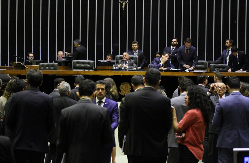 Plenário da Câmara dos Deputados em reunião da quarta-feira (28) que aprovou as propostas