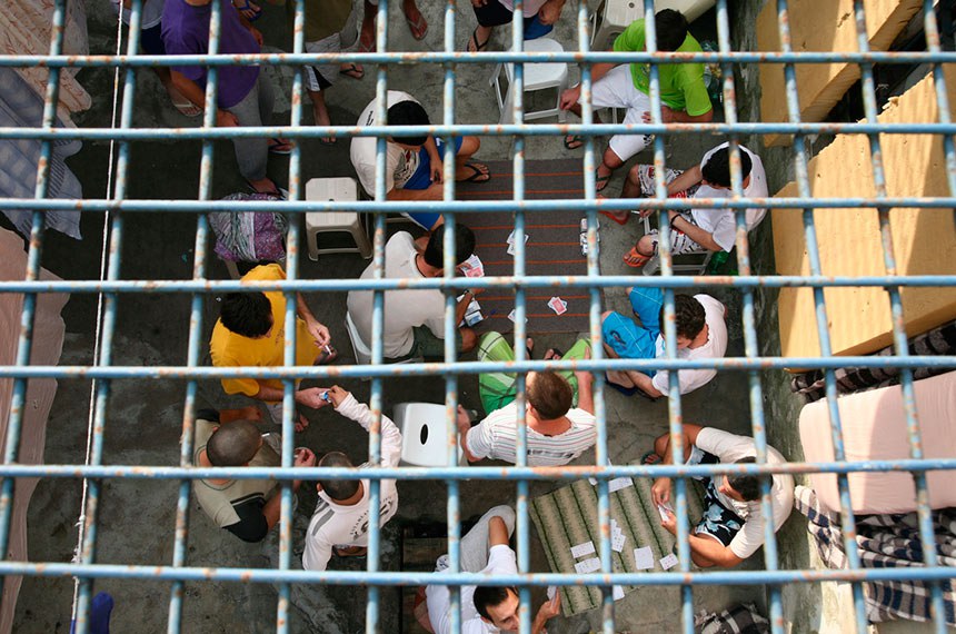A ONG Human Rights Watch estimou que, no final de 2018, o número de presos no Brasil já passava de 840 mil. É a terceira maior população carcerária do mundo