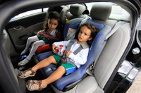 Equipamentos de segurança infantil poderão ser despachados gratuitamente em aviões e ônibus interestaduais  