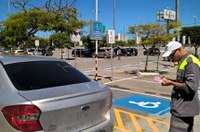 Projeto endurece punição por estacionamento irregular em vaga especial