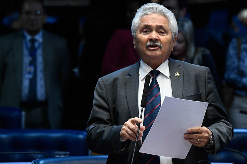Plenário do Senado durante terceira reunião preparatória destinada a eleger os demais integrantes da Mesa do Senado Federal para 56ª Legislatura.  Em pronunciamento, à bancada, senador Elmano Férrer (Pode-PI).  Foto: Marcos Oliveira/Agência Senado