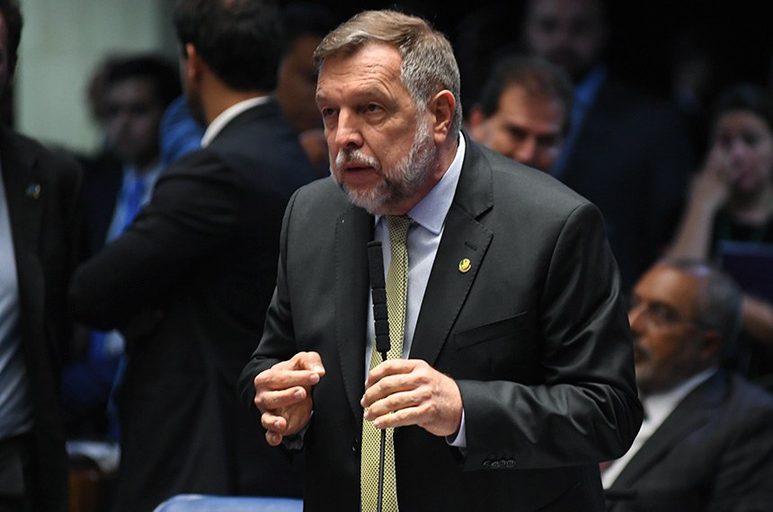 Plenário do Senado durante segunda reunião preparatória destinada à eleição do presidente do Senado Federal para 56ª Legislatura. Em pronunciamento, à bancada, senador Flávio Arns (Rede-PR). Foto: Jefferson Rudy/Agência Senado