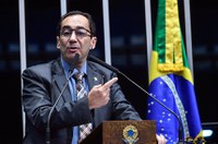 Precisamos priorizar a educação, pede Kajuru