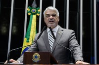 Humberto Costa lamenta desempenho de Bolsonaro nos EUA