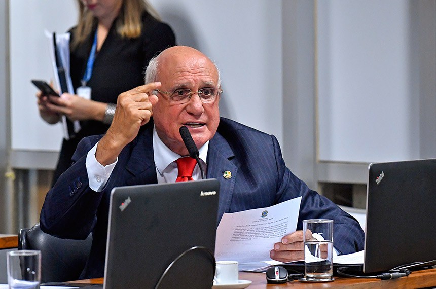 O relator, Lasier Martins, defendeu aprovação do texto e propôs alterações