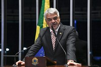 Humberto Costa pede liberdade para Lula e acusa Lava Jato de causar prejuízos ao país
