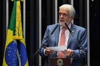 Jaques Wagner pede ajuda humanitária para Moçambique 